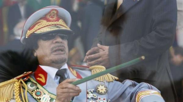 جدل جديد بشأن حقيبة فيها 6 ملايين دولار أرسلها القذافي إلى رئيس دولة    