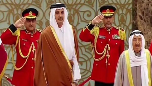 أمير قطر يصل الكويت في زيارة رسمية