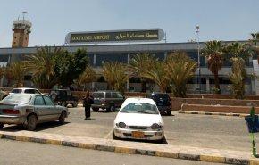 وقفة احتجاجية أمام مطار صنعاء تطالب بفك الحصار عنه