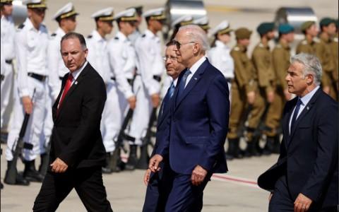 الرئيس الأمريكي يصل إسرائيل في أول زيارة له للشرق الأوسط