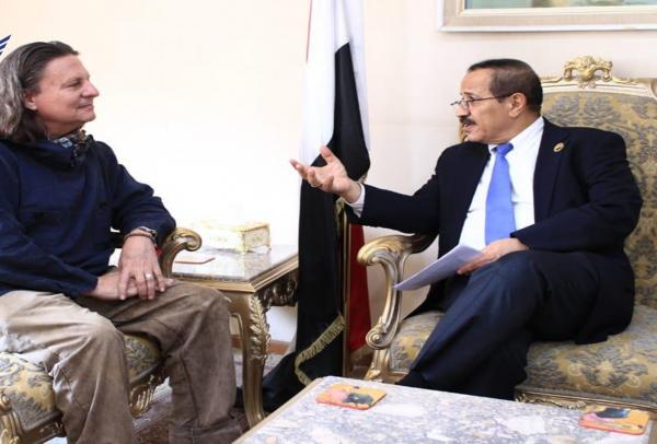 وزير الخارجية يلتقي الممثل المقيم لبرنامج الأغذية العالمي باليمن