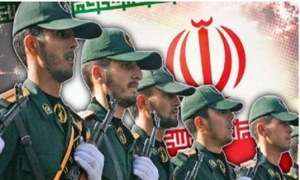 عشرات القتلى من عناصر الحرس الثوري الإيراني بتفجير انتحاري قرب زاهدان 