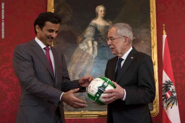 هدية غير متوقعة من رئيس النمسا إلى أمير قطر
