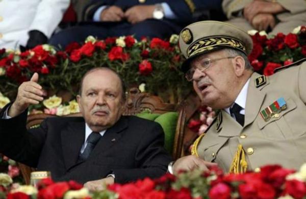 الجيش الجزائري يدعو إلى إعلان خلو منصب الرئيس