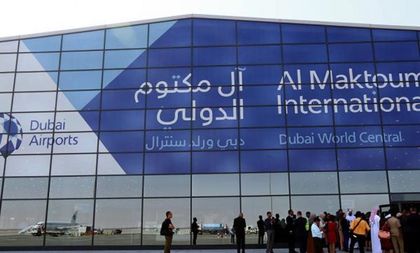 نكسة مالية في دبي توقف العمل بأكبر مطار في العالم