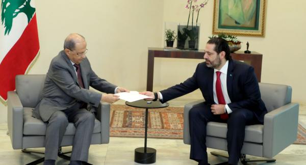 الرئيس اللبناني يقبل استقالة الحريري ويكلف حكومته تصريف الأعمال