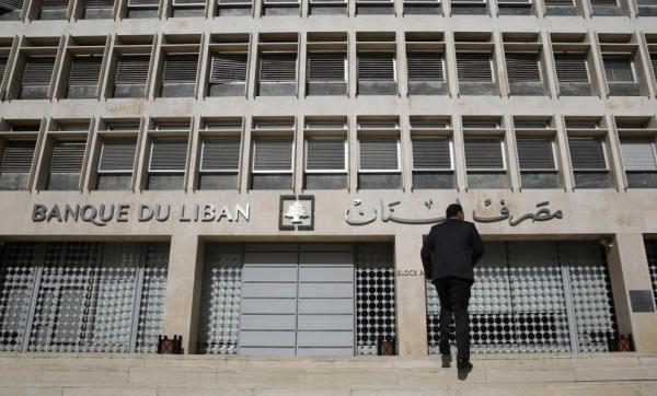 اللبنانيون يسحبون 4 مليارات دولار من البنوك