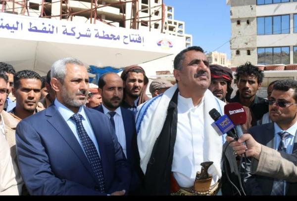 تنفيذاً للرؤية الوطنية لبناء الدولة..الوزير دارس يفتتح محطة وقود جديدة في العاصمة "صنعاء"