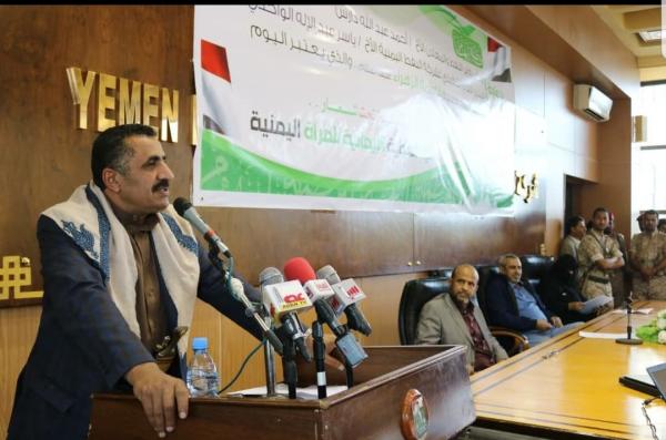 الوزير "دارس" يشيد بالدور الريادي للمرأة اليمنية في تنشئة الأجيال وتقديم مواقف نضالية 