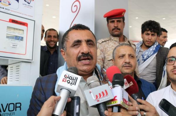 وزير النفط"أحمد دارس" يدشن العمل بالمحطة النموذجية الأولى لشركة النفط اليمنية